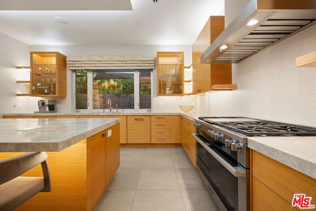4005 Dixie Canyon Avenue, Sherman Oaks, CA 91423