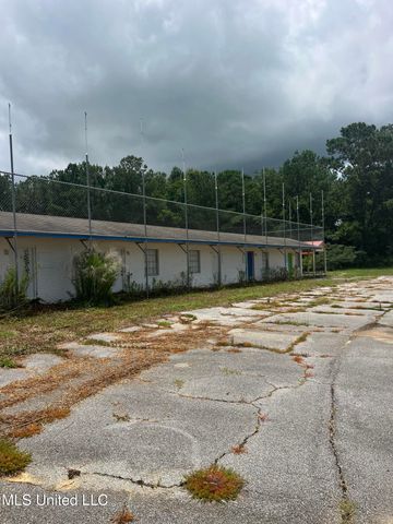 52 Scogin Lane, Carriere, MS 39426