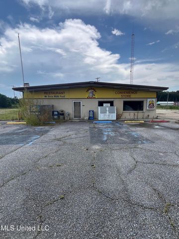 52 Scogin Lane, Carriere, MS 39426