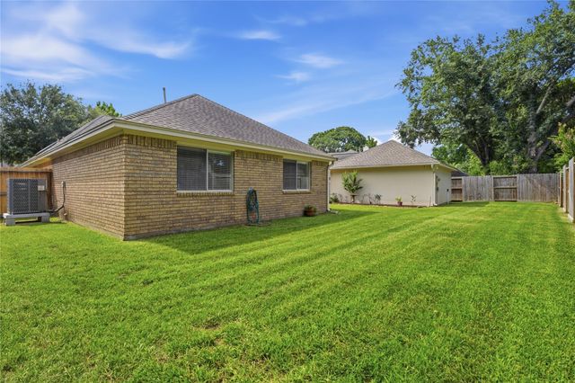 15123 Greenleaf Lane, Houston, TX 77062
