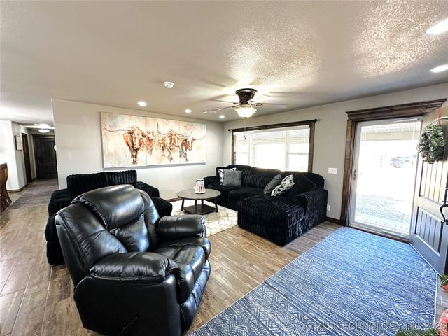 422985 E 1080, Checotah, OK 74426