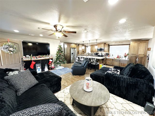 422985 E 1080, Checotah, OK 74426