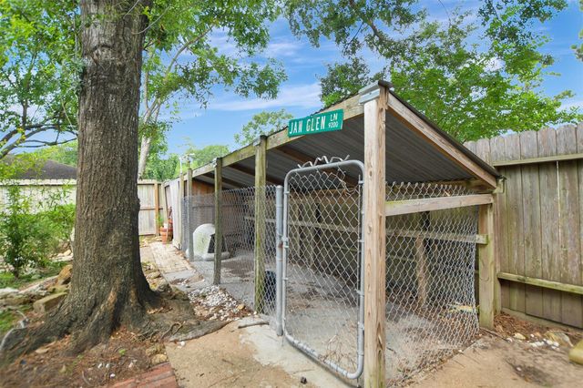 17327 Thorhill Street, Spring, TX 77379