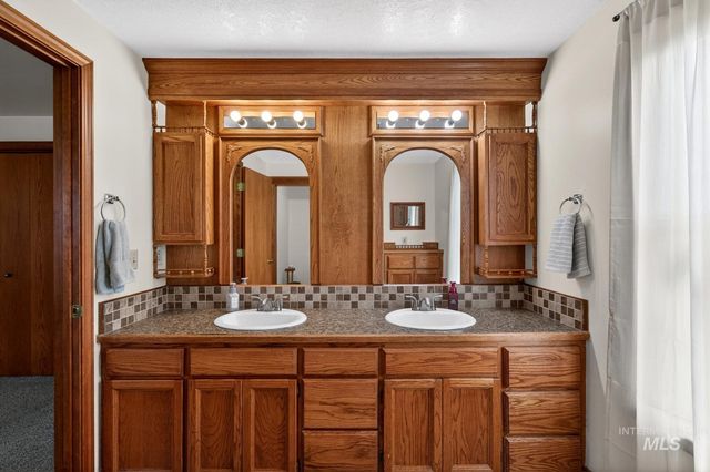 600 Donna Drive, Nampa, ID 83686