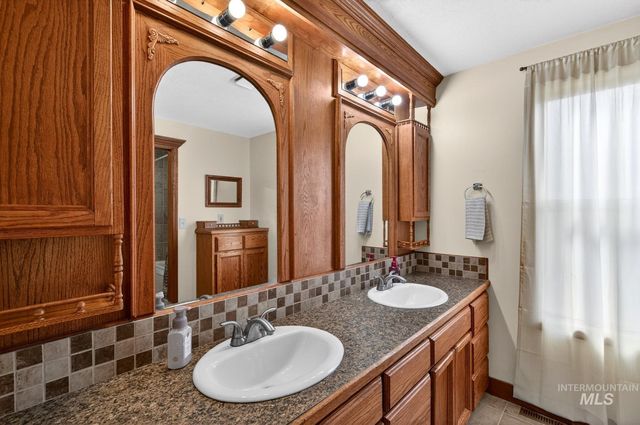 600 Donna Drive, Nampa, ID 83686