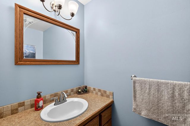 600 Donna Drive, Nampa, ID 83686