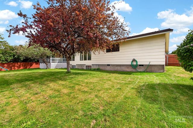 600 Donna Drive, Nampa, ID 83686