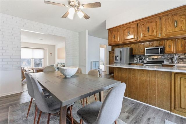 1924 E Sheridan Bridge Lane, Olathe, KS 66062