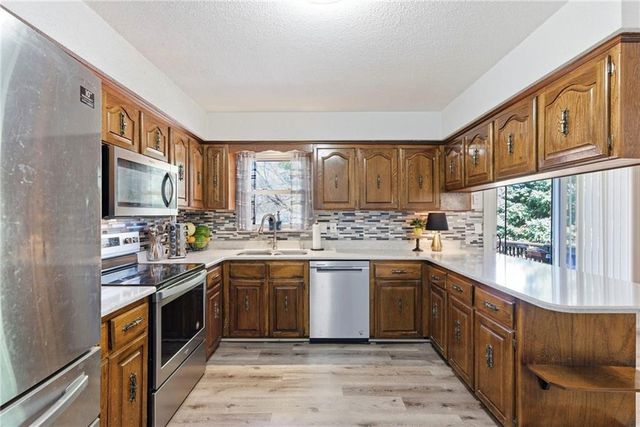 1924 E Sheridan Bridge Lane, Olathe, KS 66062