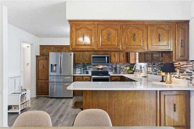 1924 E Sheridan Bridge Lane, Olathe, KS 66062