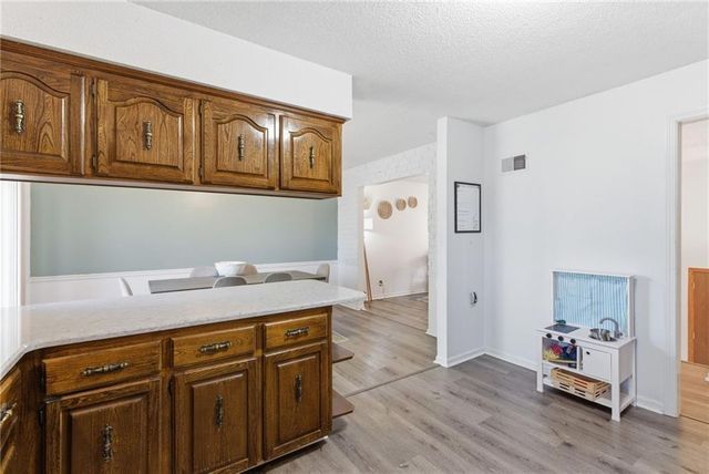 1924 E Sheridan Bridge Lane, Olathe, KS 66062