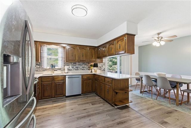 1924 E Sheridan Bridge Lane, Olathe, KS 66062