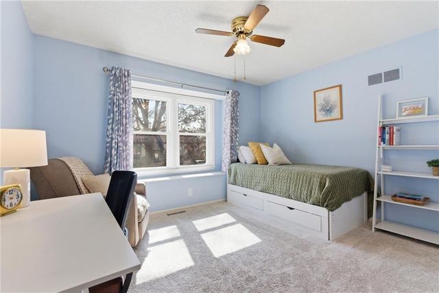 1924 E Sheridan Bridge Lane, Olathe, KS 66062