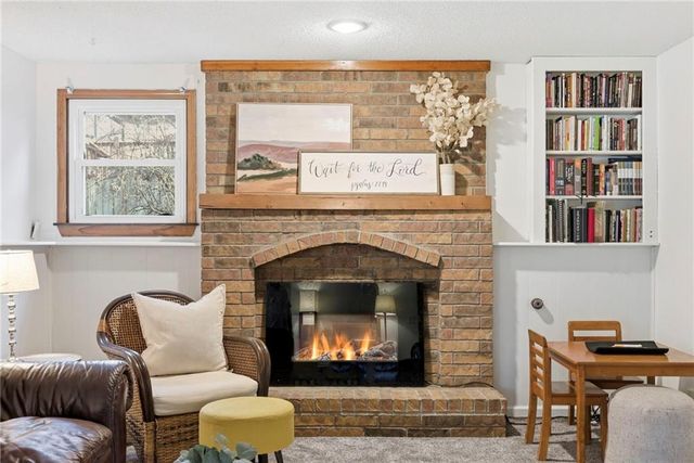 1924 E Sheridan Bridge Lane, Olathe, KS 66062