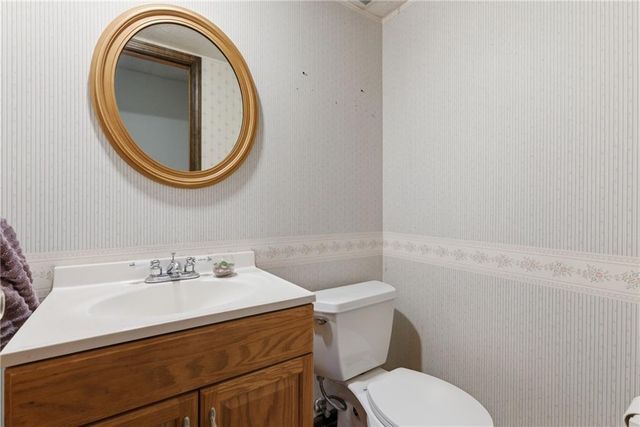 1924 E Sheridan Bridge Lane, Olathe, KS 66062