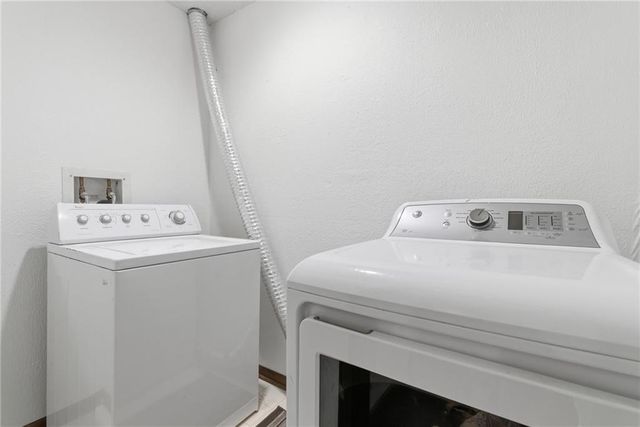 1924 E Sheridan Bridge Lane, Olathe, KS 66062