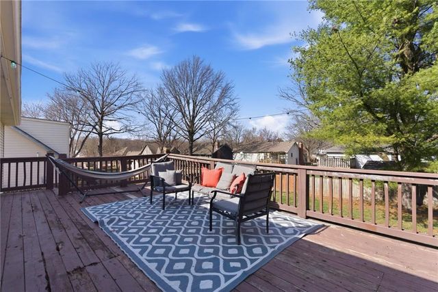 1924 E Sheridan Bridge Lane, Olathe, KS 66062