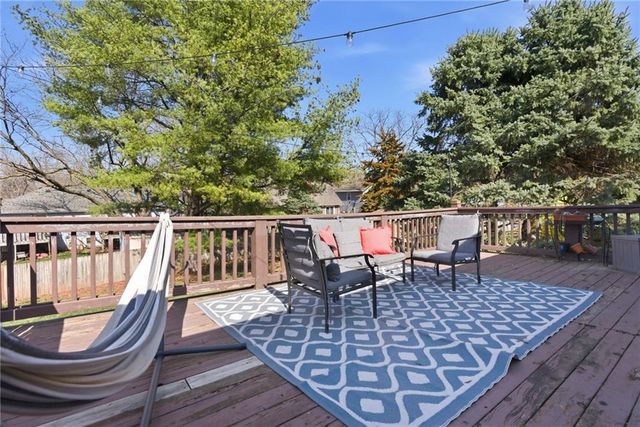 1924 E Sheridan Bridge Lane, Olathe, KS 66062