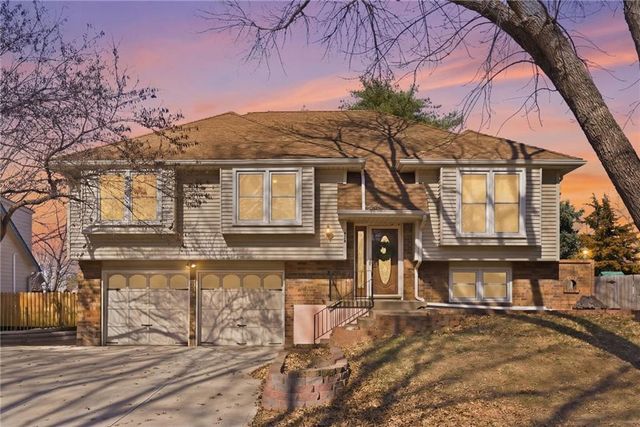 1924 E Sheridan Bridge Lane, Olathe, KS 66062