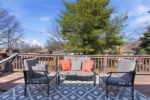 1924 E Sheridan Bridge Lane, Olathe, KS 66062