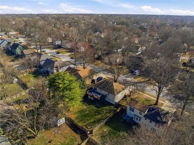 1924 E Sheridan Bridge Lane, Olathe, KS 66062