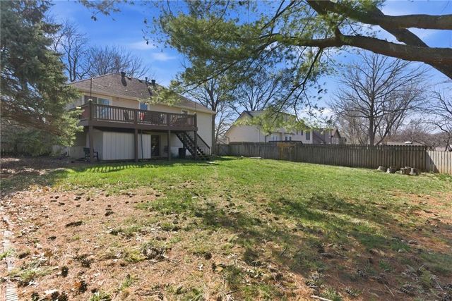 1924 E Sheridan Bridge Lane, Olathe, KS 66062