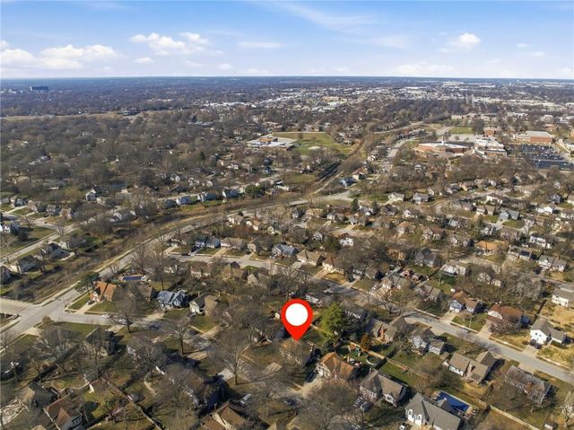 1924 E Sheridan Bridge Lane, Olathe, KS 66062