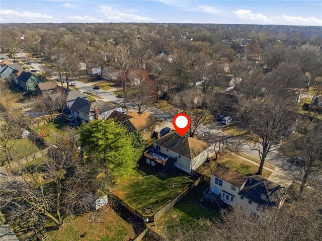 1924 E Sheridan Bridge Lane, Olathe, KS 66062