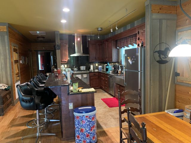 210 Double Check Ln, Belvidere, TN 37306