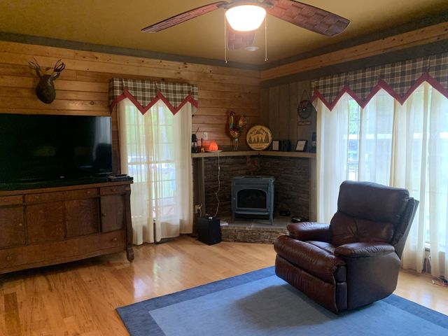 210 Double Check Ln, Belvidere, TN 37306