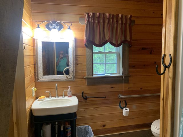 210 Double Check Ln, Belvidere, TN 37306