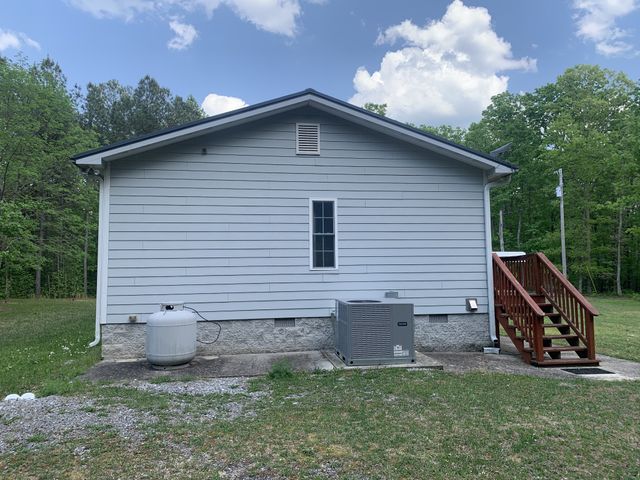 210 Double Check Ln, Belvidere, TN 37306