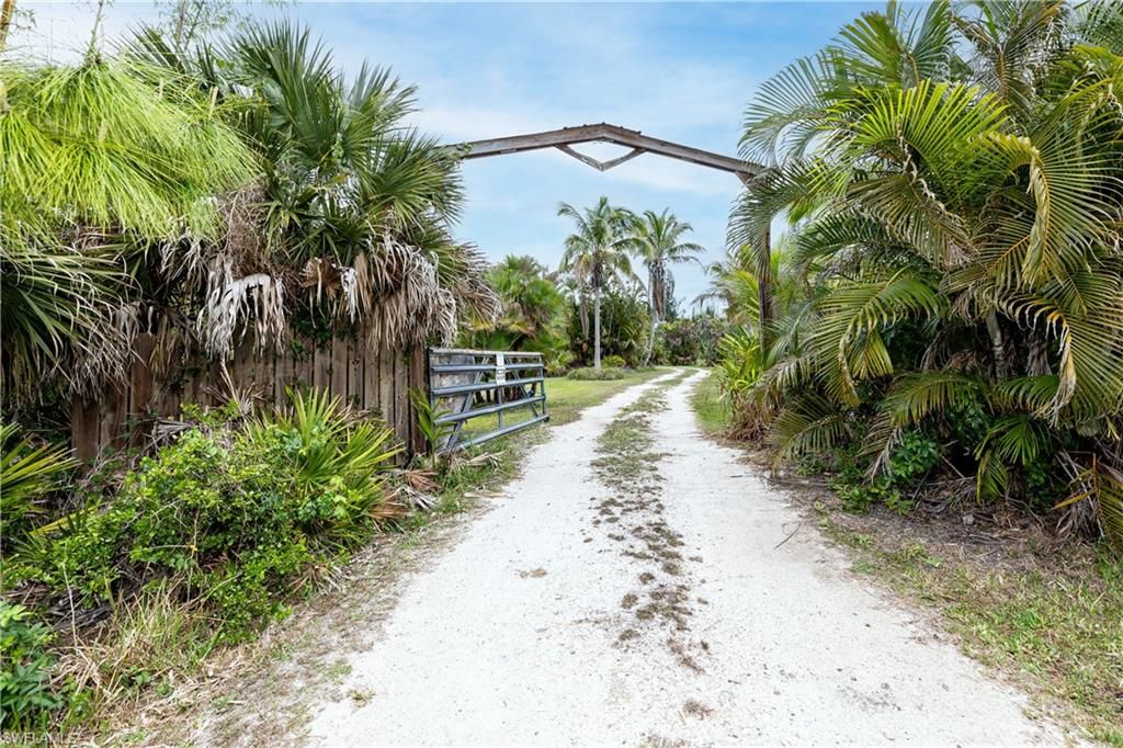 4236/4210 Berkshire RD, ST. JAMES CITY, FL 33956 — photo 2