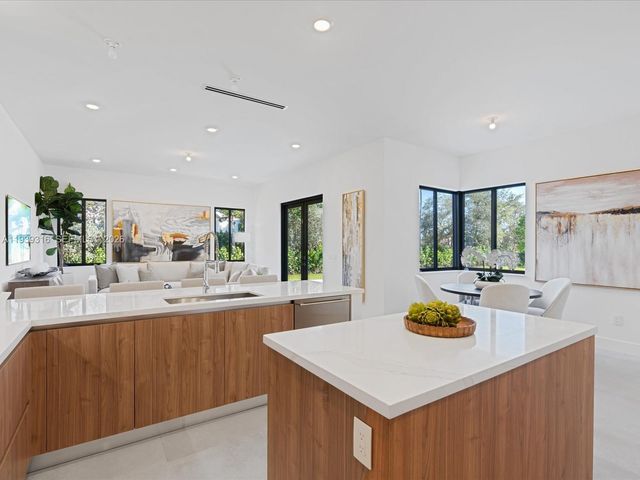 19701 NE 16 PI, Miami, FL 33179