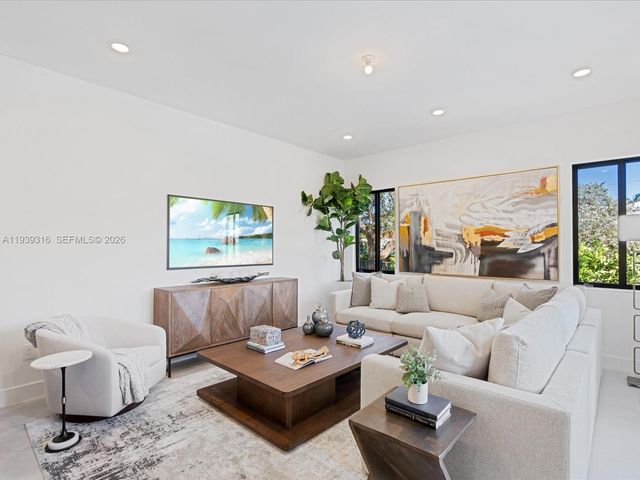 19701 NE 16 PI, Miami, FL 33179