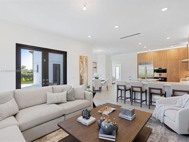 19701 NE 16 PI, Miami, FL 33179