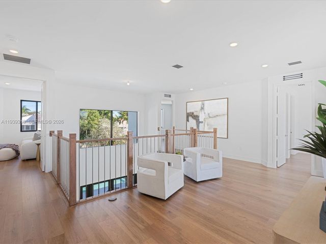 19701 NE 16 PI, Miami, FL 33179