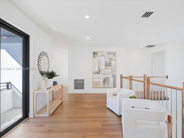 19701 NE 16 PI, Miami, FL 33179