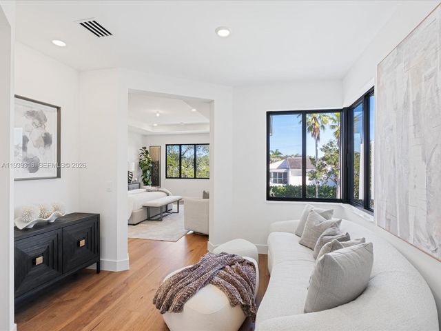 19701 NE 16 PI, Miami, FL 33179