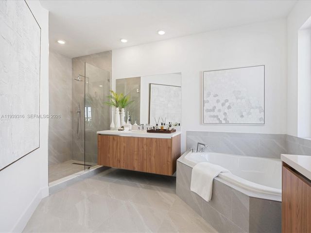 19701 NE 16 PI, Miami, FL 33179