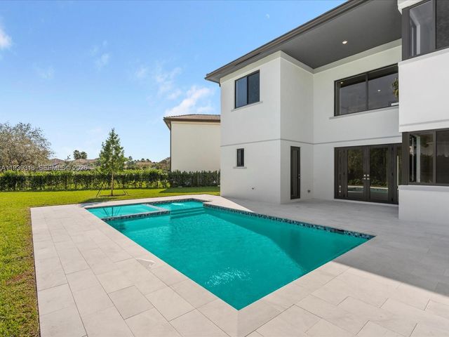 19701 NE 16 PI, Miami, FL 33179