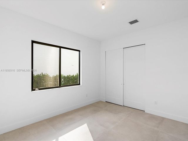 19701 NE 16 PI, Miami, FL 33179