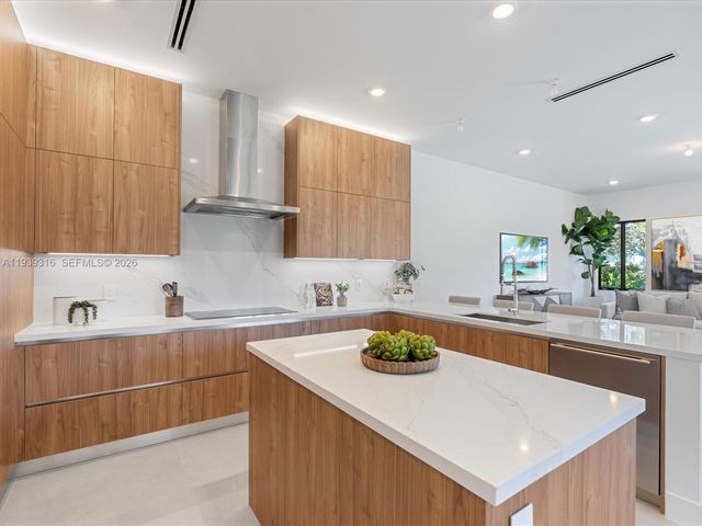 19701 NE 16 PI, Miami, FL 33179