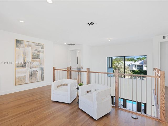 19701 NE 16 PI, Miami, FL 33179