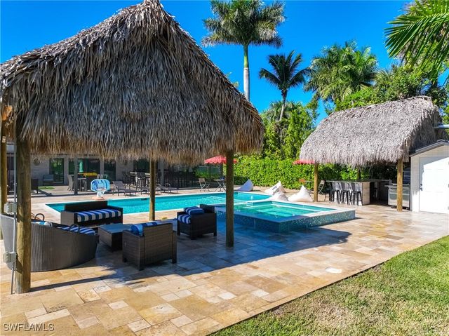 1890 Oakes BLVD SE, Naples, FL 34119