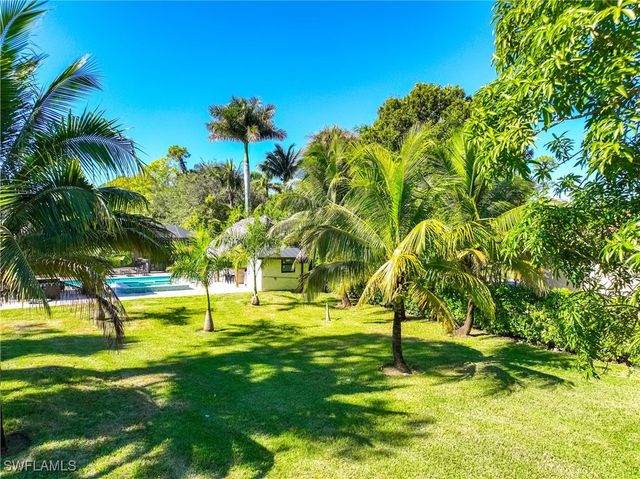 1890 Oakes BLVD SE, Naples, FL 34119