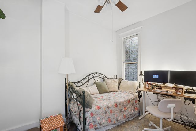 1922 W Wolfram Street, Chicago, IL 60657