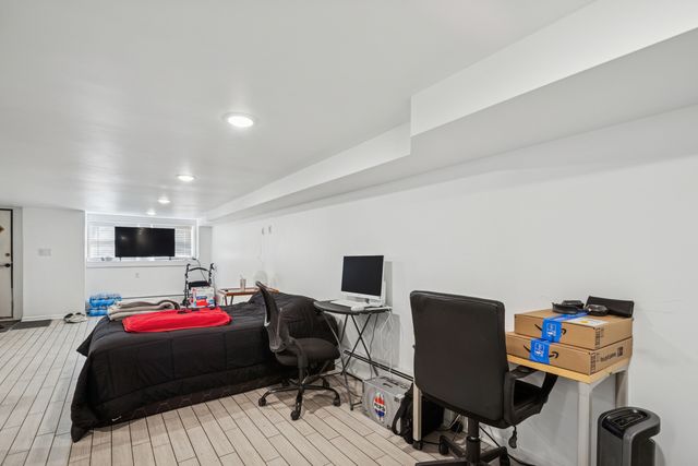 1922 W Wolfram Street, Chicago, IL 60657