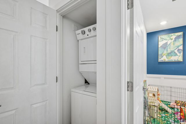 1922 W Wolfram Street, Chicago, IL 60657