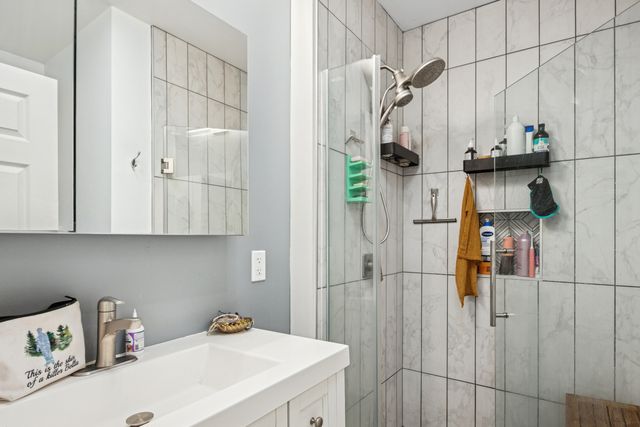 1922 W Wolfram Street, Chicago, IL 60657